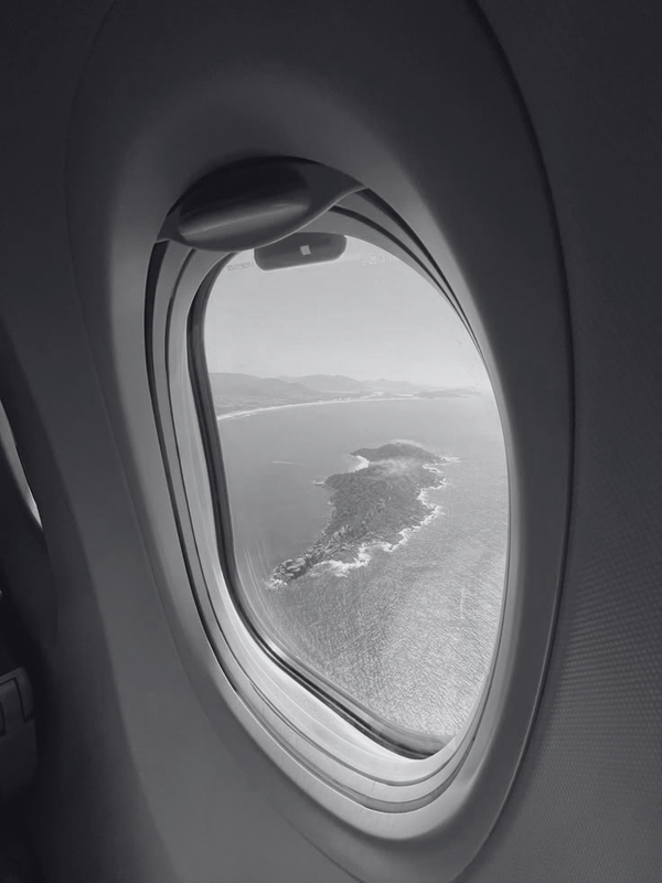 Vista pela janela do avião durante a chegada